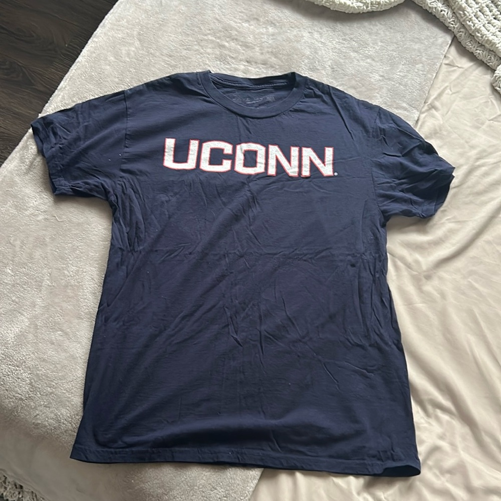uconn tee shirt